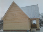 Зима — самое подходящее время года для строительства сруба дома из бруса.